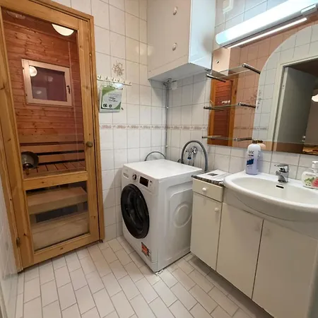 Rivitalokaksio 52m2 Sauna, Autokatospaikka, Pyykinpesukone, Ilmastointi 아파트
